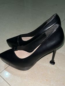 Ask Before Buy Black Leather Stellitos