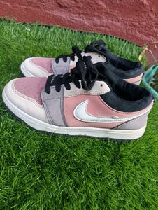 Trendy color-block sneakers