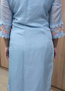 💙 Sheer Elegance: Organza Embroidered Kurta Set �