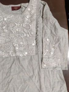 Embroidered Kurta &amp; Stretchable Leggings Set