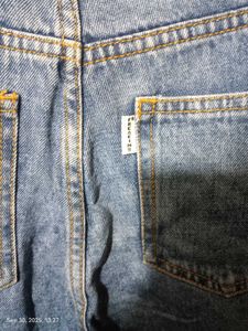 Ripped High-Waist Button Jeans