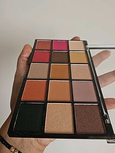 Makeup REVOLUTION EYESHADOW PALATTE