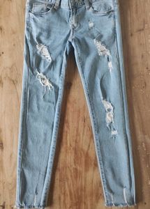 Torn Denim Jeans 💙