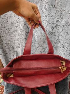Capresse Handheld Bag With Detachable Belt
