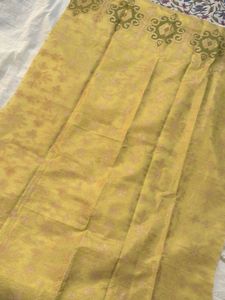 👑 Golden Zari Luxe – Premium Banarasi Fabric ✨