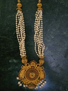 Elegant Gold &amp; Pearl Necklace