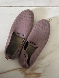pink shoes