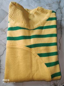 pretty yellow sweter with side pocket.