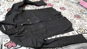 BLACK SHIRT