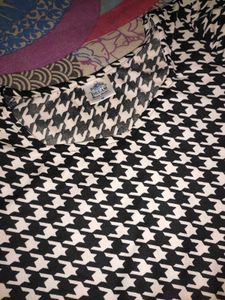 V-neck Puffed Sleeves Printed Black Stylish Top