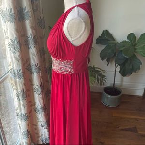 R&amp;M Richards Women&#39;s Sleeveless Evening Gown