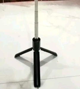 Extendable Selfie Stick Tripod