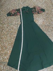 a long frock hai aur beautiful ha