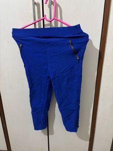 Blue Zipper Accent Capri Leggings