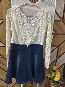 💙🤍 Chic Lace &amp; Denim Skater Dress – Size M – Tre