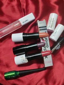 3 Lipsticks 1 Lipgloss +1 Eyeliner