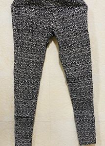 Elegant Self Design Pant😍