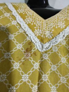 Gold Printed Kurta Set (Women&#39;s)