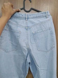 Light Wash Denim Jeans mom cut