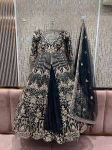 Elegant Black Embroidered Gown With Dupatta,lehng