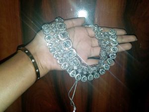 ELEGANT NECKLACE