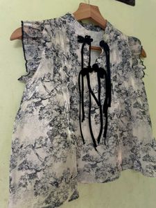 Floral Print Tie Neck Sleeveless Top