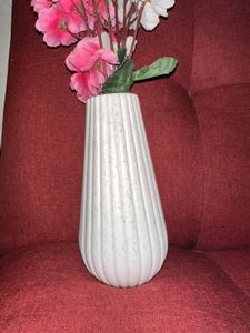 flower vase nd flowers🌺