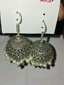 Silver Colour Jhumka Set With White Moti