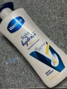 Vaseline Light Hydrate Serum In Lotion 400ml