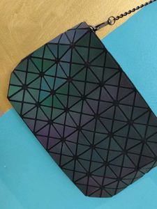 Holographic geometric sling bag😍