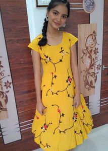 Yellow Floral Embroidered Dress (size~M)🌻