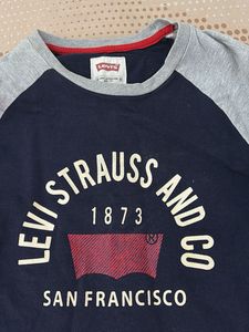 Levi&#39;s Graphic Tee