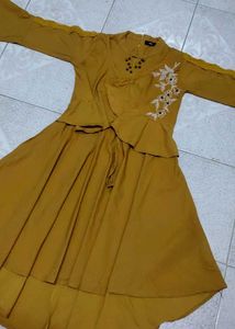 High Low Dress With Beutiful Lace Sleeves 😍