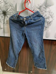 Frayed Hem Cropped Jeans