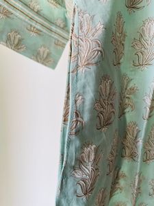 Beautiful Minimally Worn Pastel Shade Kurta