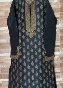 Brand New Luxurious Kurta, Never Worn. Best For Navaratri And Merriage Function. You Will Not Regret Buying This.