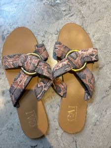 Set Of 2 Bow Sandals