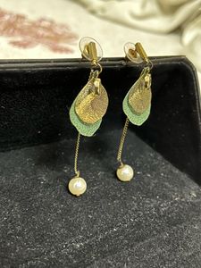 Pearl With Leaf Earing