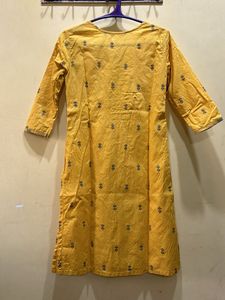 Avaasa Yellow Kurta Size M
