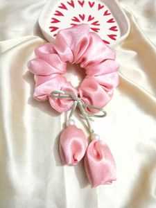 Tulip Pearl Scrunchie