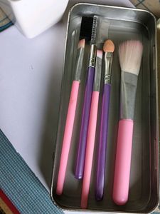 Hello Kitty Makeup Brush Kit