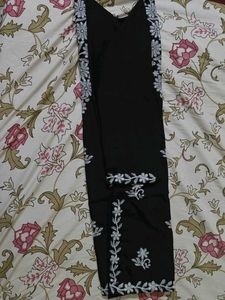 Black Chikankari-Style Embroidered Kurti 🖤✨