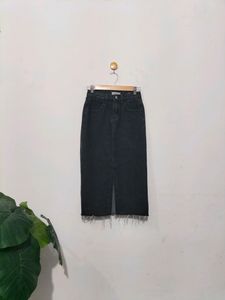 Font Slit Denim Skirt 🖤