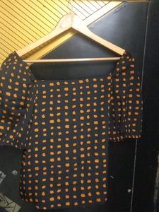 Roadster-Square neck polka dot top