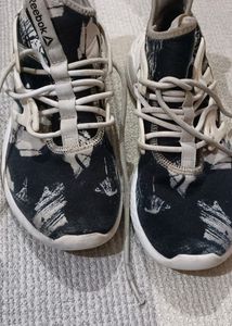 Girl&#39;s Sneakers