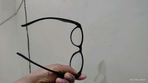 eye glass frame in perfect condition 👍🔥