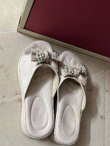 Elegant Bow Detail Slides size 5 number 38