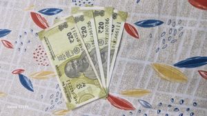 20 Rs 4 Pcs Note Set With Fancy Number