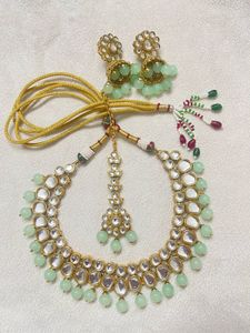 Beautiful Kundan Set
