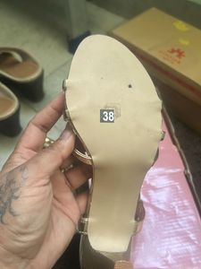 Shoetopia Golden Heels